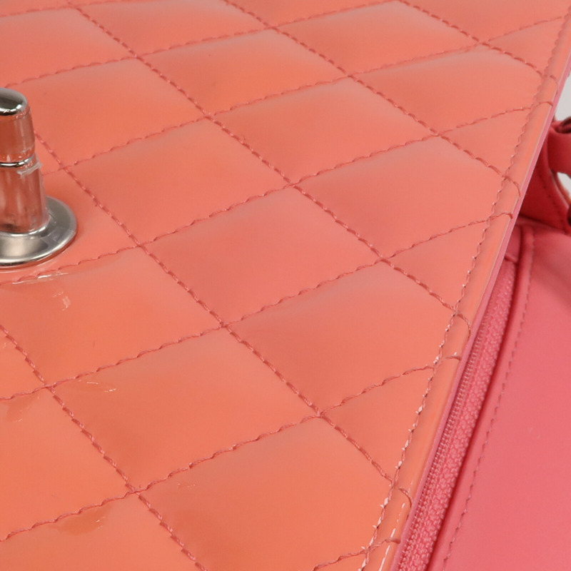 CHANEL 漆皮皮革Mini Classic 20銀扣鏈帶肩背袋-16