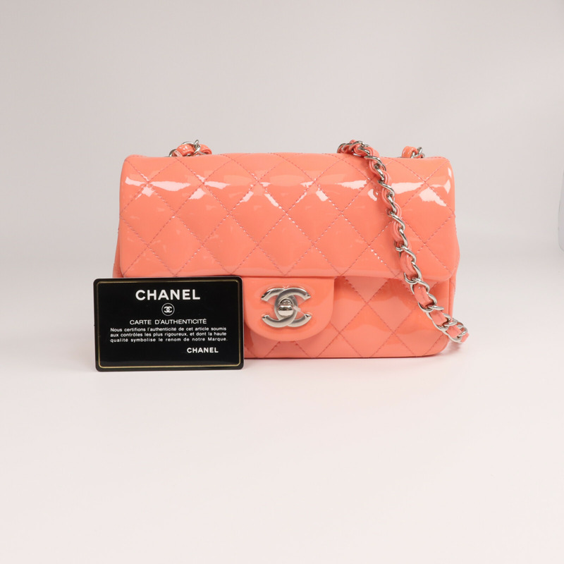 CHANEL 漆皮皮革Mini Classic 20銀扣鏈帶肩背袋-19