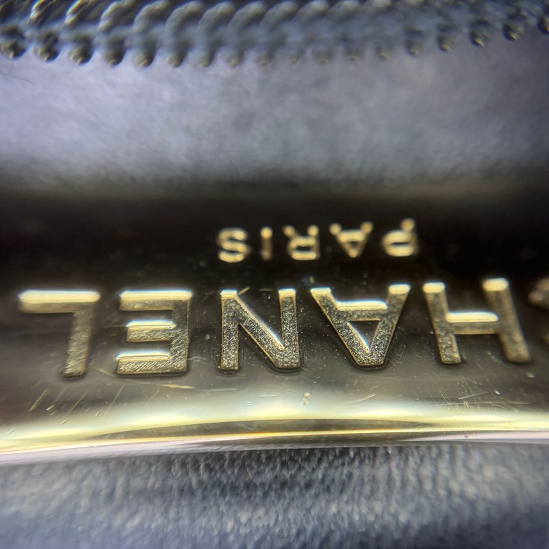 Chanel 握把 WOC 黑金羊皮包-4