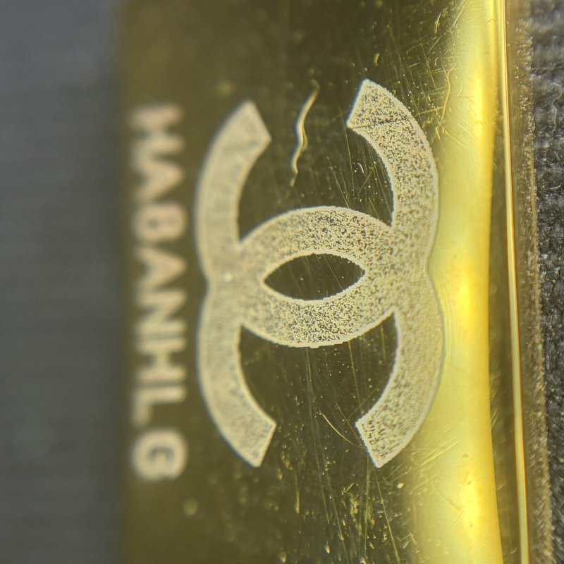 Chanel 握把 WOC 黑金羊皮包-6