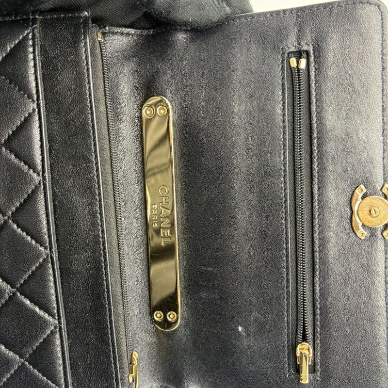 Chanel 握把 WOC 黑金羊皮包-8