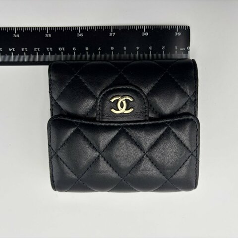 Chanel 經典菱格紋短夾