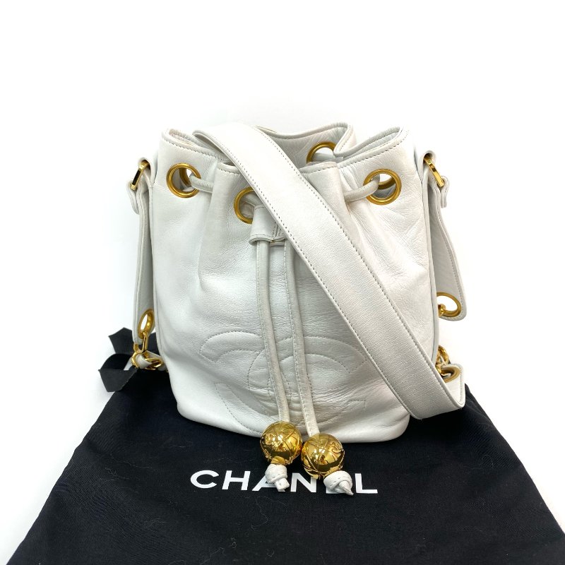 △ Chanel 香奈兒 White Lambskin Gold Tone Metal Small Bucket Bag No.23 白色小羊皮金色金屬水桶袋No.23 - 267000697-0