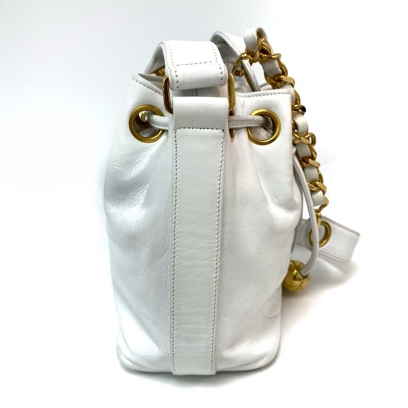 △ Chanel 香奈兒 White Lambskin Gold Tone Metal Small Bucket Bag No.23 白色小羊皮金色金屬水桶袋No.23 - 267000697-4