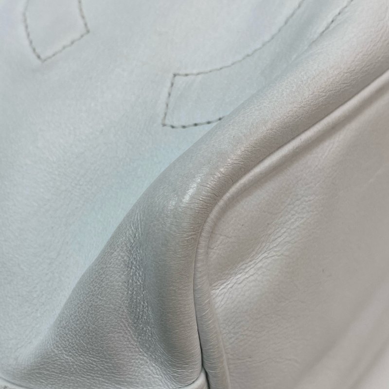 △ Chanel 香奈兒 White Lambskin Gold Tone Metal Small Bucket Bag No.23 白色小羊皮金色金屬水桶袋No.23 - 267000697-6