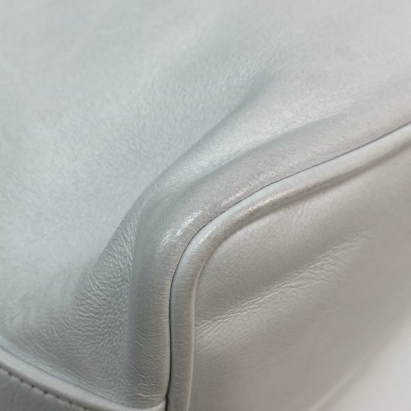 △ Chanel 香奈兒 White Lambskin Gold Tone Metal Small Bucket Bag No.23 白色小羊皮金色金屬水桶袋No.23 - 267000697-8