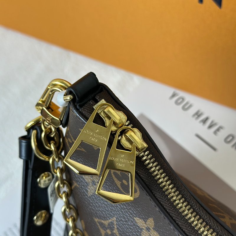 LOUIS VUITTON Boulogne牛角包 - PM黑-6