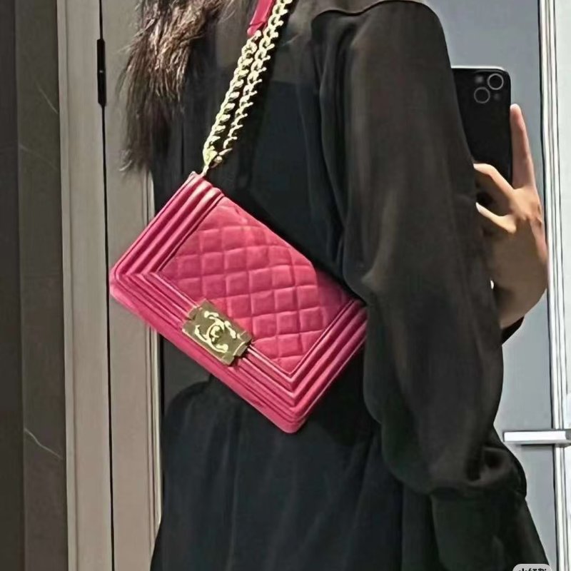 CHANEL Boy20 粒面牛皮口蓋包 - 桃紅金23開-1