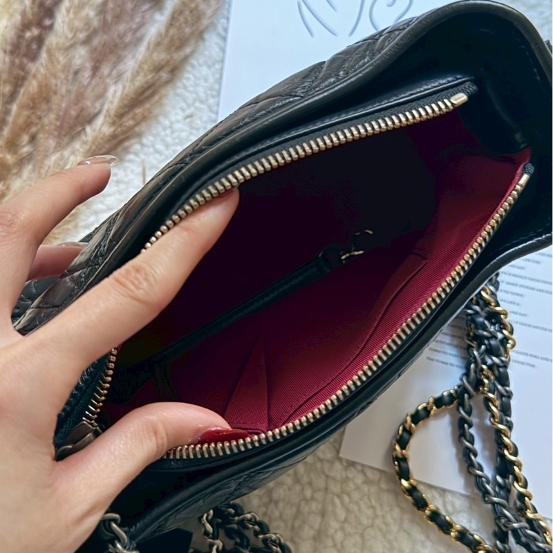 香奈兒黑金流浪包小號-17