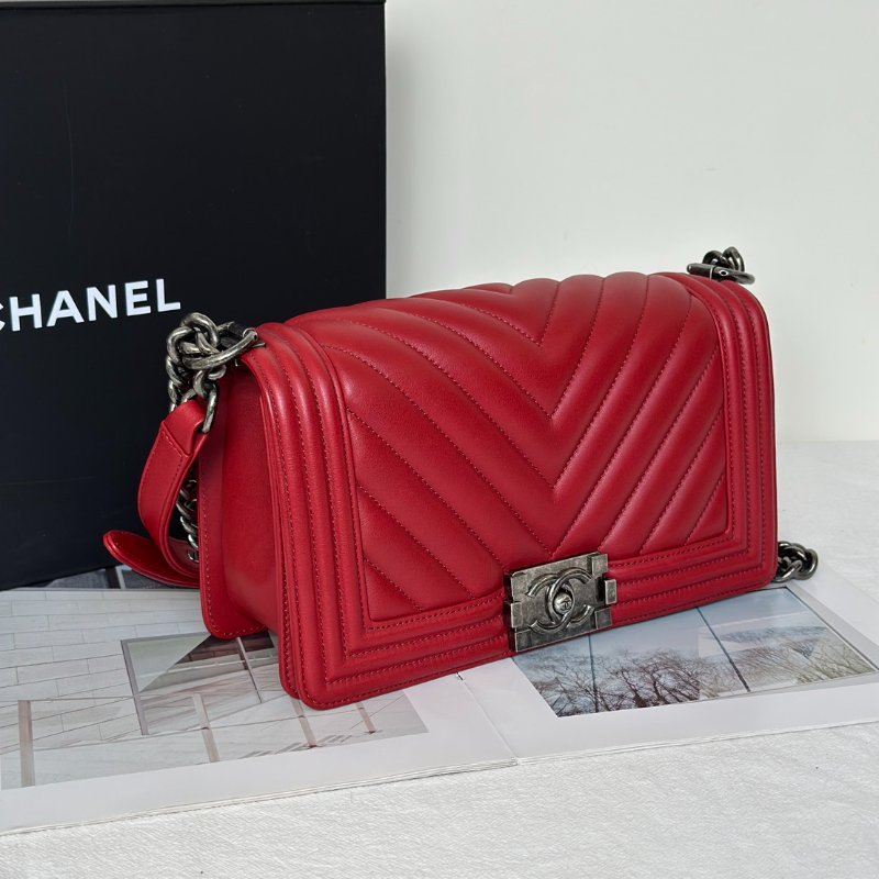 CHANEL Boy25 V紋牛皮口蓋包 - 紅銀22開-2