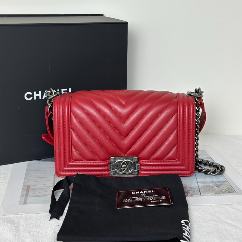 CHANEL Boy25 V紋牛皮口蓋包 - 紅銀22開-10