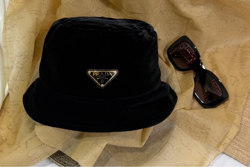 Prada 黑色絲絨漁夫帽-3