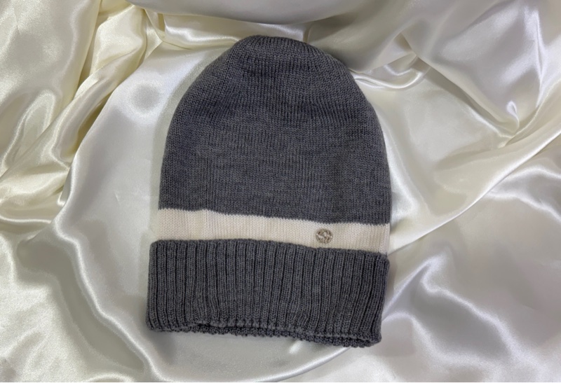 GUCCI 銀色GG Logo 白色條紋羊毛毛帽-0