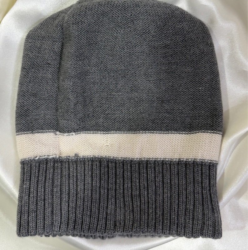 GUCCI 銀色GG Logo 白色條紋羊毛毛帽-3