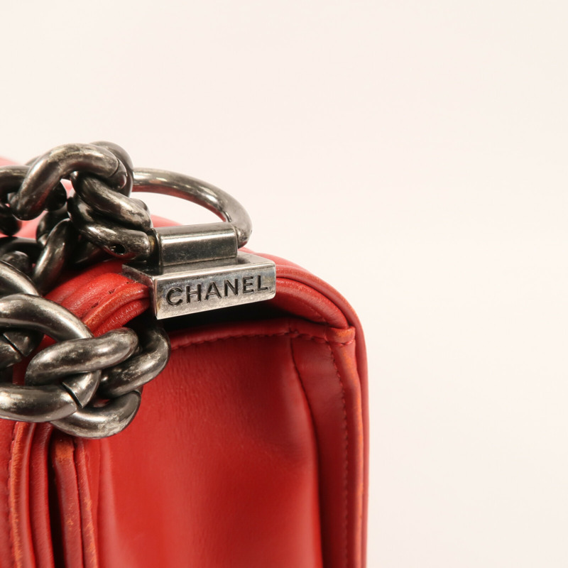 CHANEL 牛皮皮革Boy 25銀扣鏈帶肩背袋-8