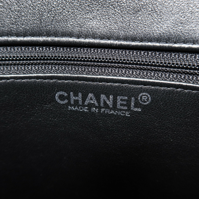 CHANEL 牛皮皮革Matelasse銀扣肩背袋-5