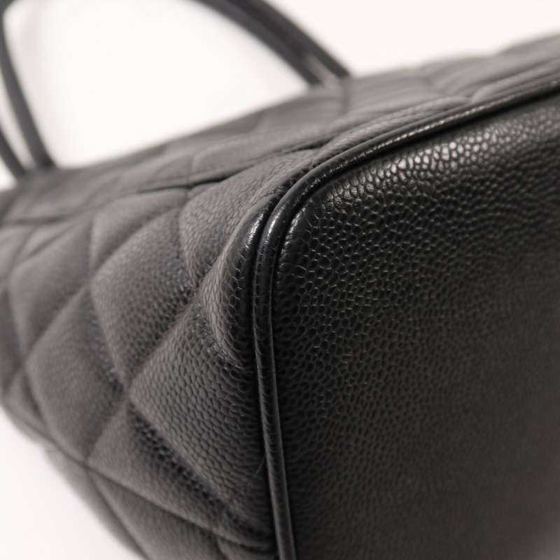 CHANEL 牛皮皮革Matelasse銀扣肩背袋-11