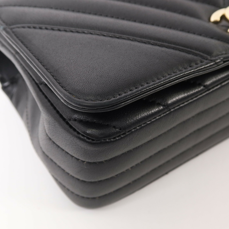 CHANEL 牛皮皮革Chain Shoulder金扣鏈帶肩背袋-10