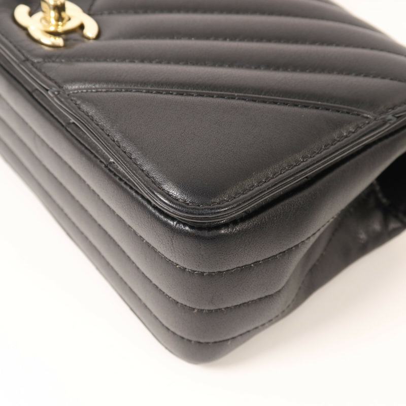 CHANEL 牛皮皮革Chain Shoulder金扣鏈帶肩背袋-11