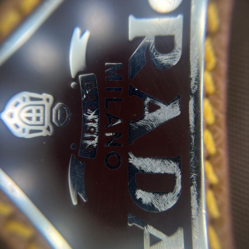 Prada 尼龍郵差包-1