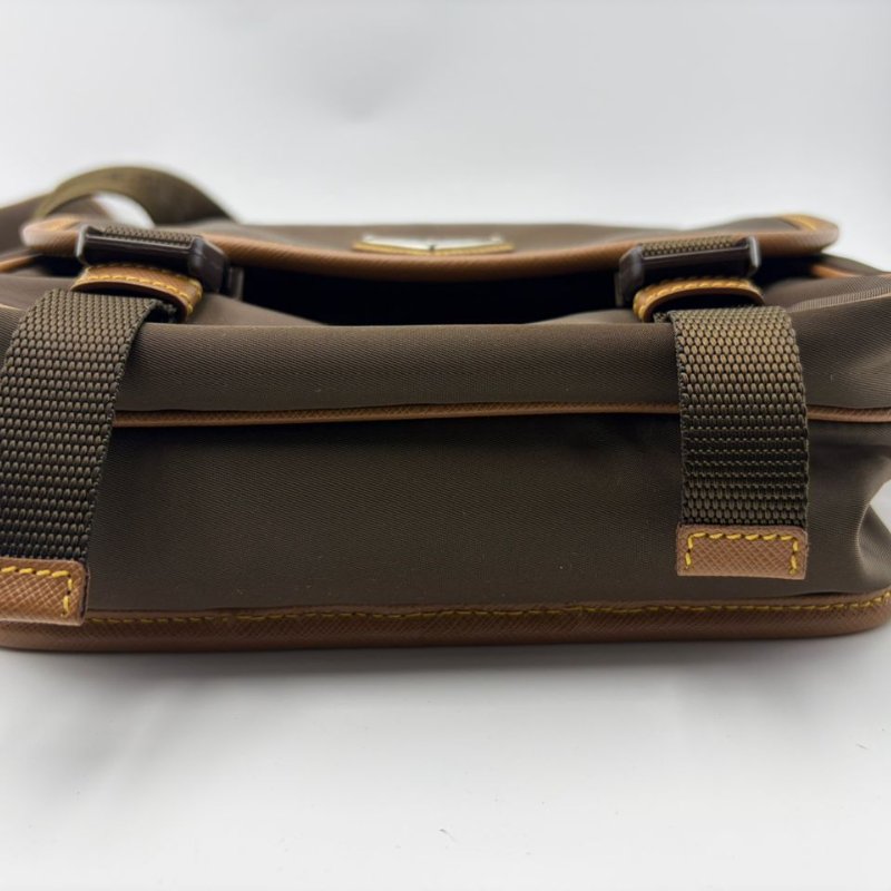 Prada 尼龍郵差包-8