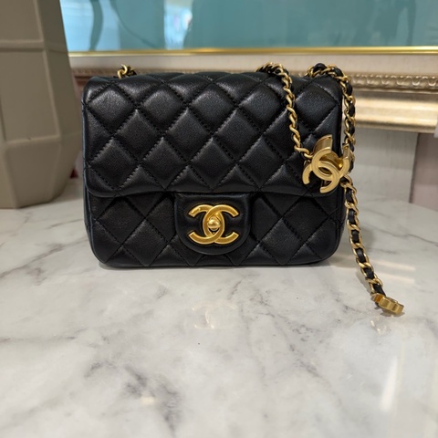 Chanel 黑羊皮菱格紋Mini Flap雙C調節金釦下蓋肩斜背口蓋包AS5758