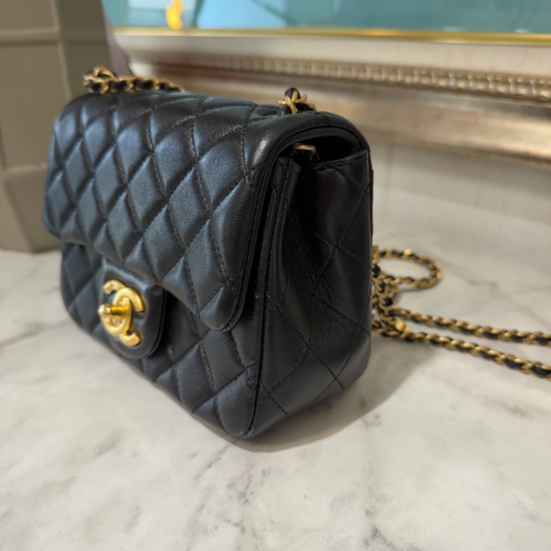Chanel 黑羊皮菱格紋Mini Flap雙C調節金釦下蓋肩斜背口蓋包AS5758-2