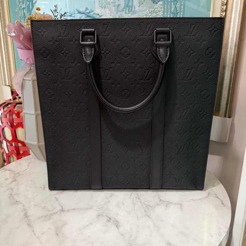 LV 黑牛皮Sac Plat NV黑釦直立式手提肩斜背包M21866-1