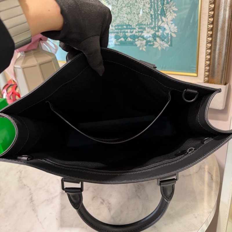 LV 黑牛皮Sac Plat NV黑釦直立式手提肩斜背包M21866-4