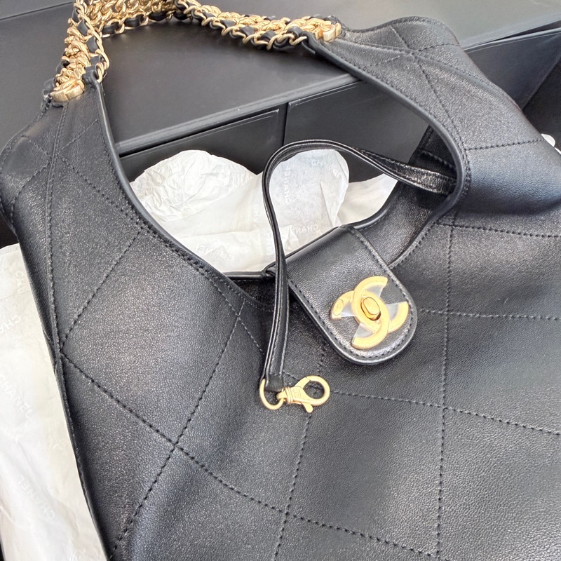Chanel✨2025P黑色嬉皮小號hobo 包肩背包-1