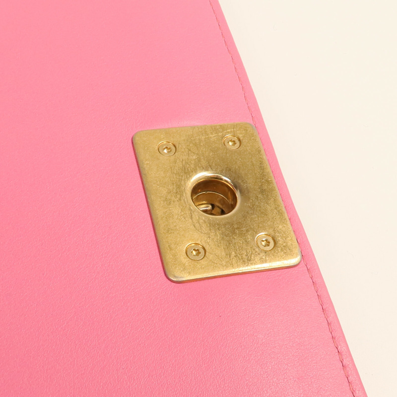 CHANEL 羊皮皮革North South Boy金扣鏈帶肩背袋-11