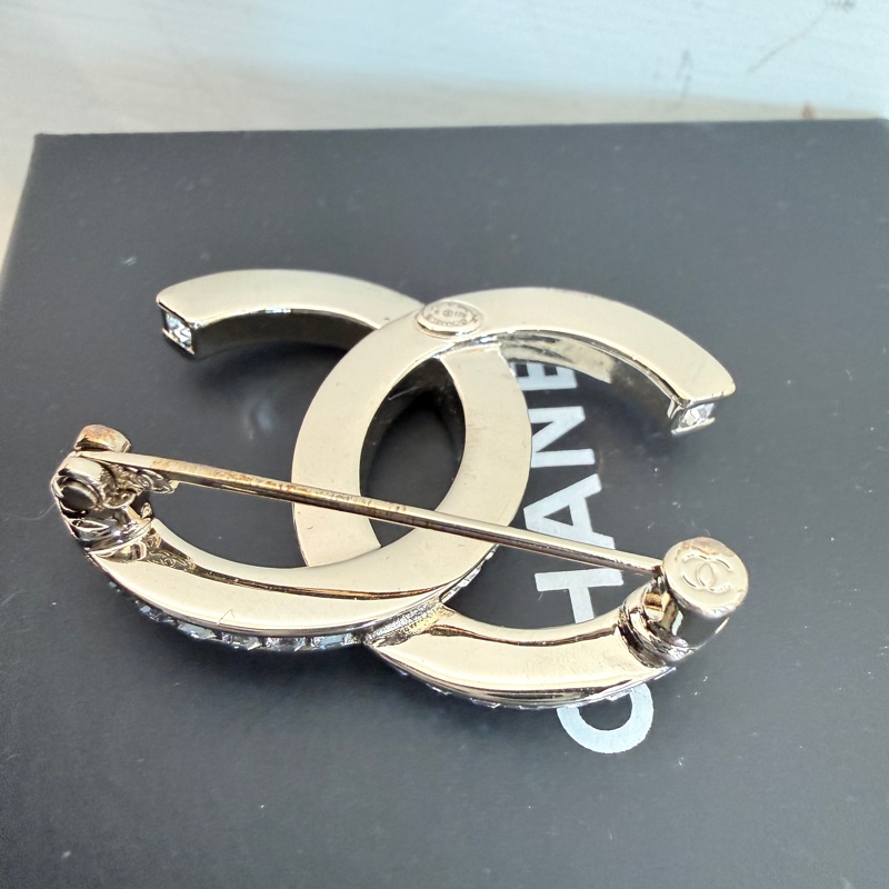 Chanel✨2023 水鑽經典胸針-7