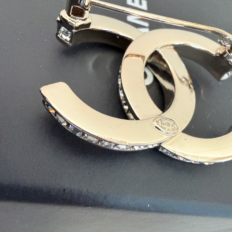 Chanel✨2023 水鑽經典胸針-9