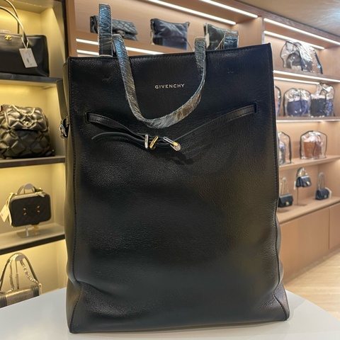 Givenchy 纪梵希 VOYOU Tote，黑色托特包