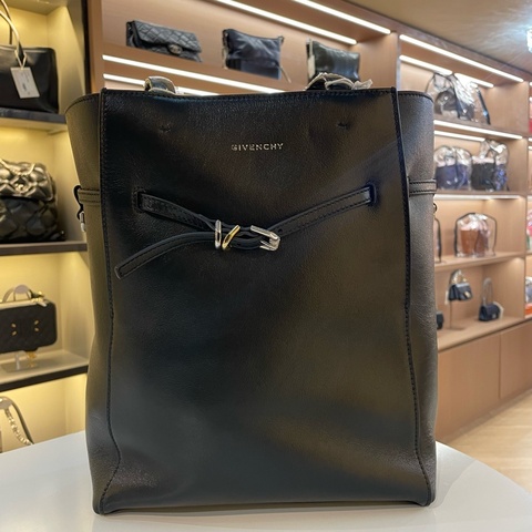 Givenchy 纪梵希 VOYOU Tote，黑色托特包，可以手提可以腋下，秦岚同款 下單請咨詢獲取更多細節