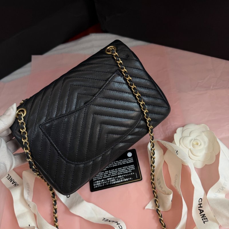 閒置新 香奈兒/Chanel 宮廷重工繫列CF黑金V紋牛皮大Mini 鏈條包-1