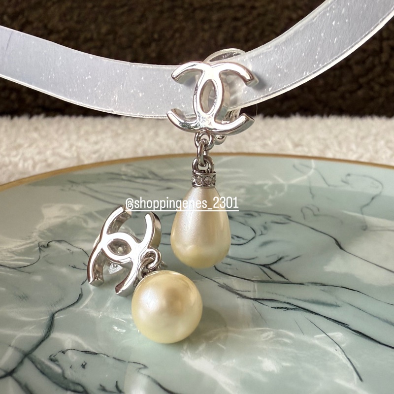 香奈兒 Chanel 全新品 垂墜珍珠耳夾！夾式耳環！耳夾耳環！-0