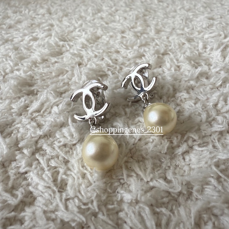 香奈兒 Chanel 全新品 垂墜珍珠耳夾！夾式耳環！耳夾耳環！-1