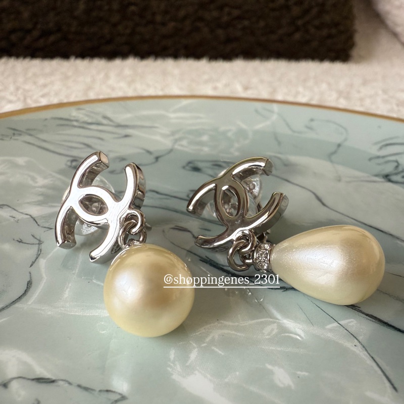 香奈兒 Chanel 全新品 垂墜珍珠耳夾！夾式耳環！耳夾耳環！-2