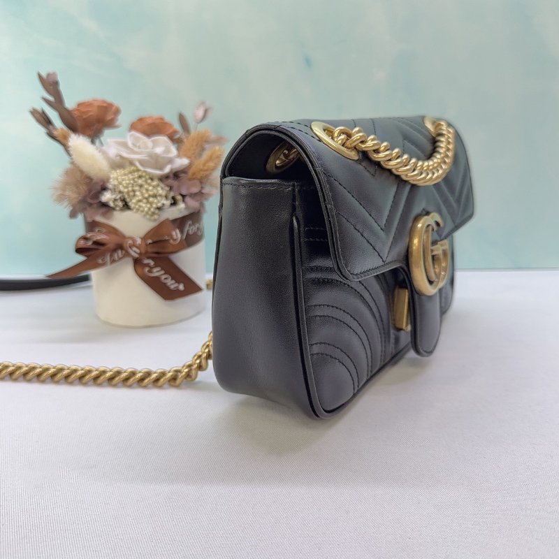 GUCCI GG Marmont小型皮革肩背包-3