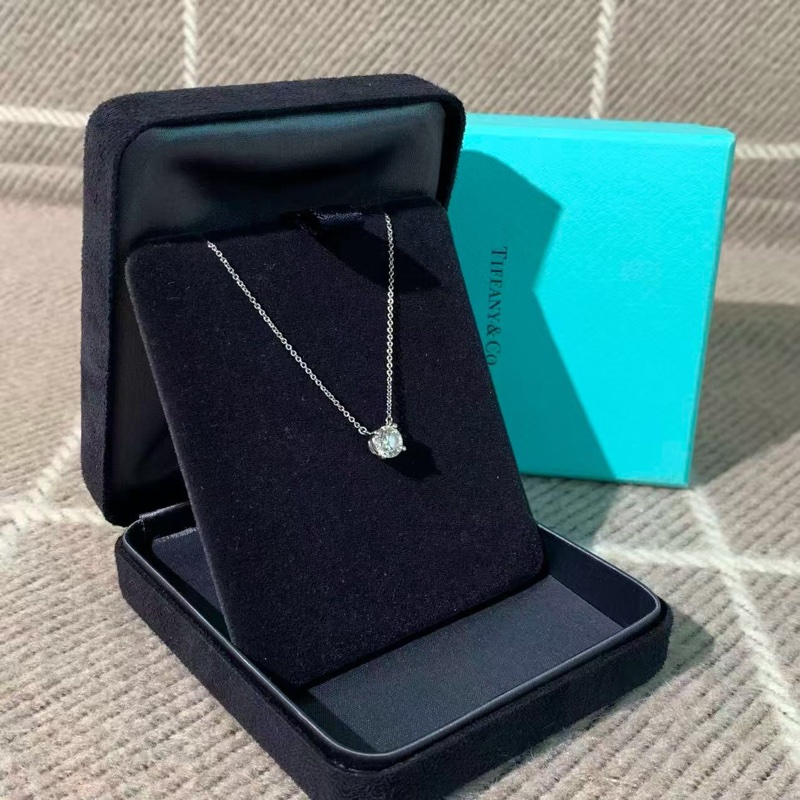Tiffany1克拉圓形鑽石白金項鍊，主鑽1.15克拉，顏色J，vs2-3
