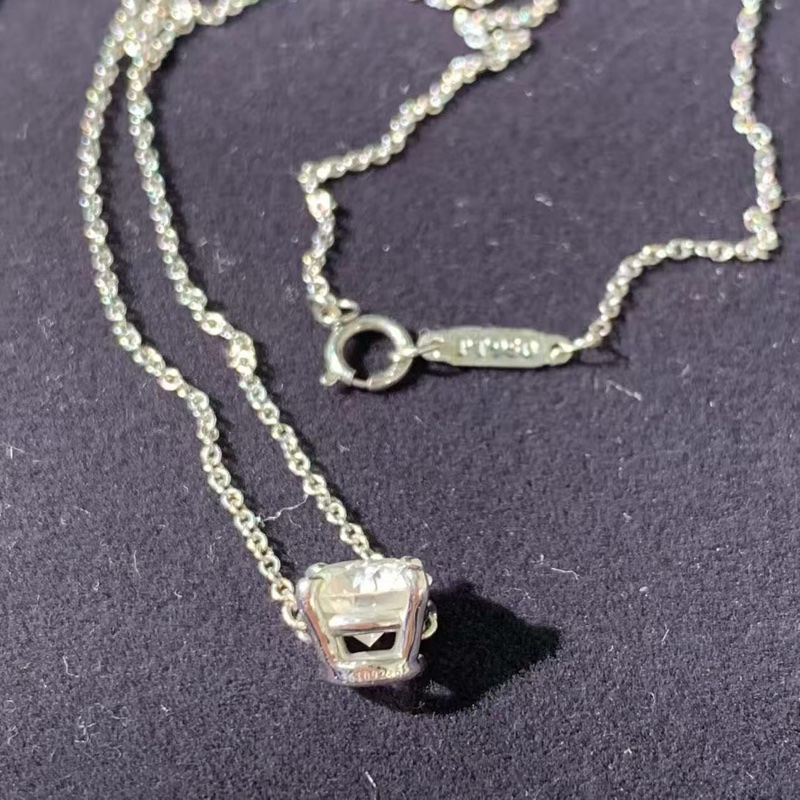 Tiffany1克拉圓形鑽石白金項鍊，主鑽1.15克拉，顏色J，vs2-5