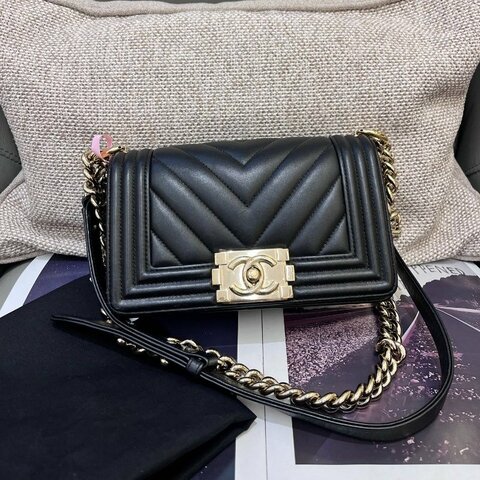 近新品 香奈兒/Chanel LEBOY小號牛皮V紋黑金鏈條肩背斜背包