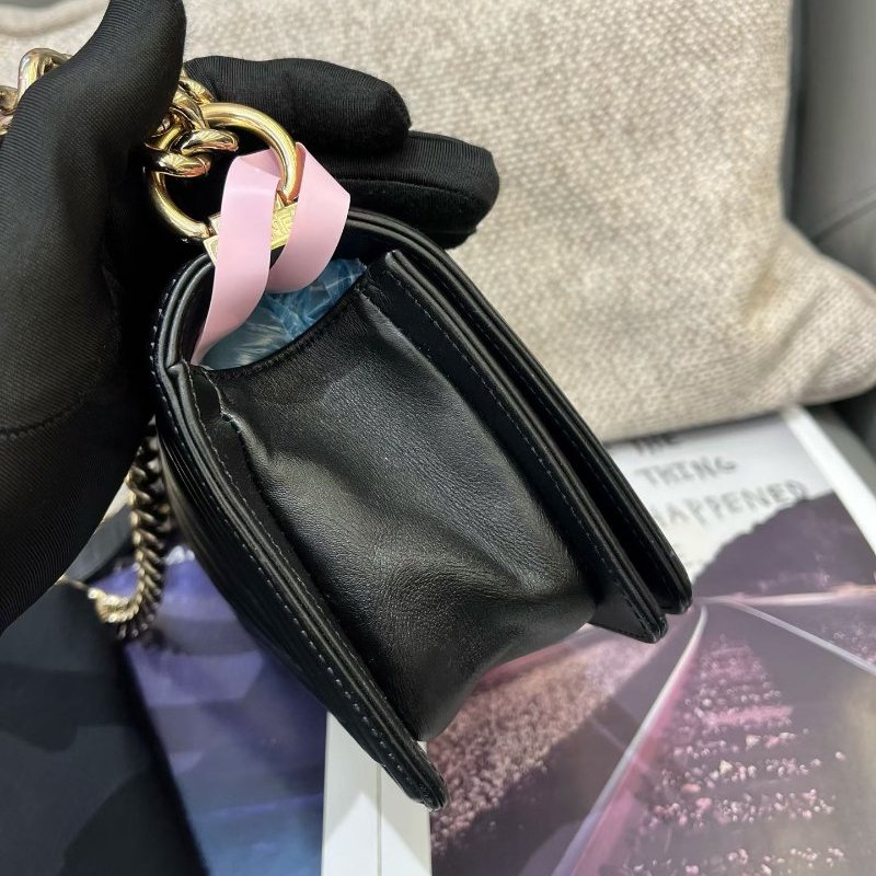 近新品 香奈兒/Chanel LEBOY小號牛皮V紋黑金鏈條肩背斜背包-3