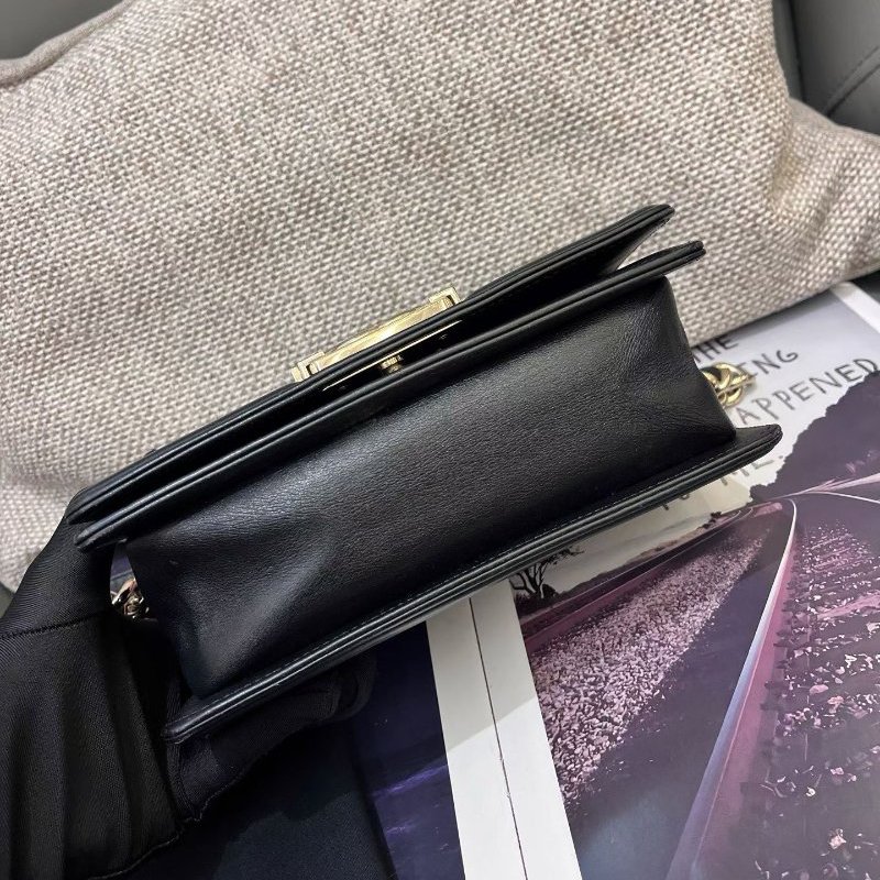 近新品 香奈兒/Chanel LEBOY小號牛皮V紋黑金鏈條肩背斜背包-4
