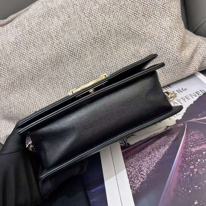 近新品 香奈兒/Chanel LEBOY小號牛皮V紋黑金鏈條肩背斜背包-7