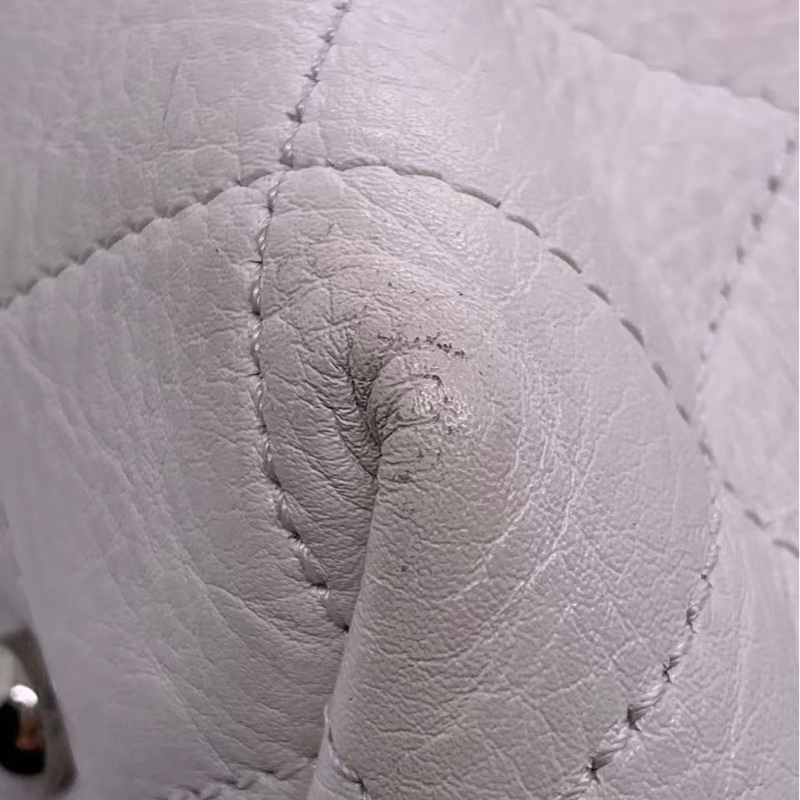 二手Chanel香奈兒白色網格拼皮購物袋 17開 ，邊角有輕微磨損，包身有輕微發黑，五金有划痕氧化，內里有點髒-16