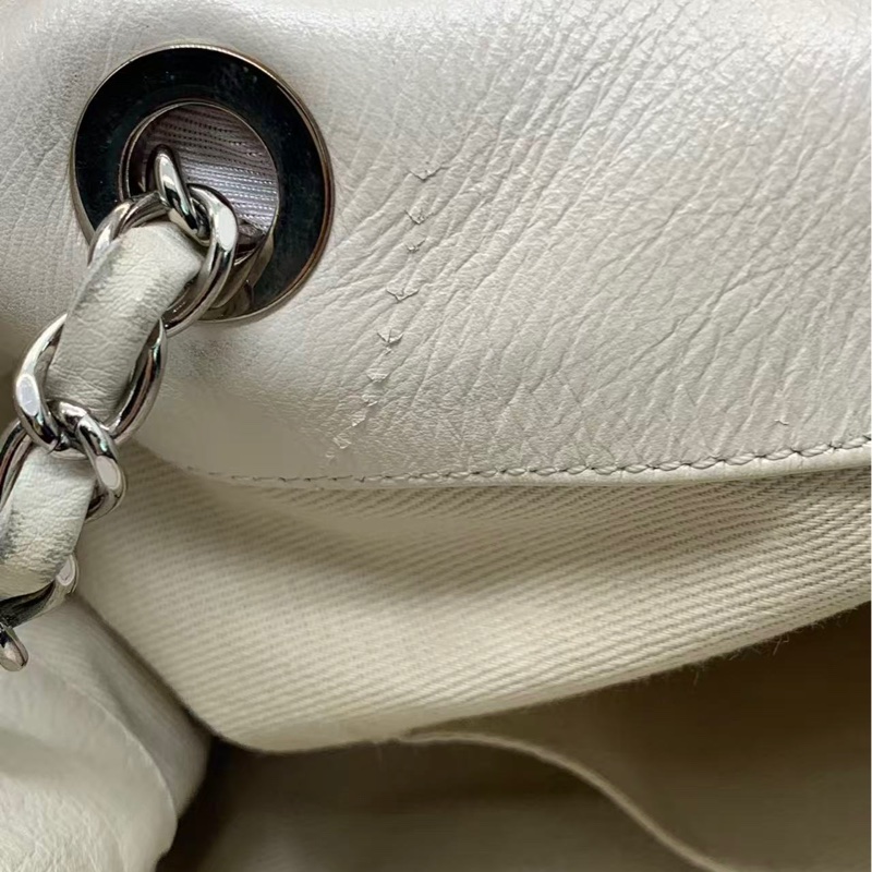 二手Chanel香奈兒白色網格拼皮購物袋 17開 ，邊角有輕微磨損，包身有輕微發黑，五金有划痕氧化，內里有點髒-20