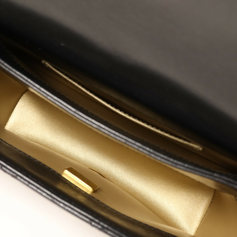 CHANEL 牛皮皮革Chain Shoulder金扣鏈帶肩背袋-4