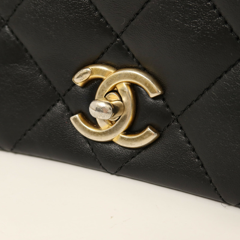 CHANEL 牛皮皮革Chain Shoulder金扣鏈帶肩背袋-9